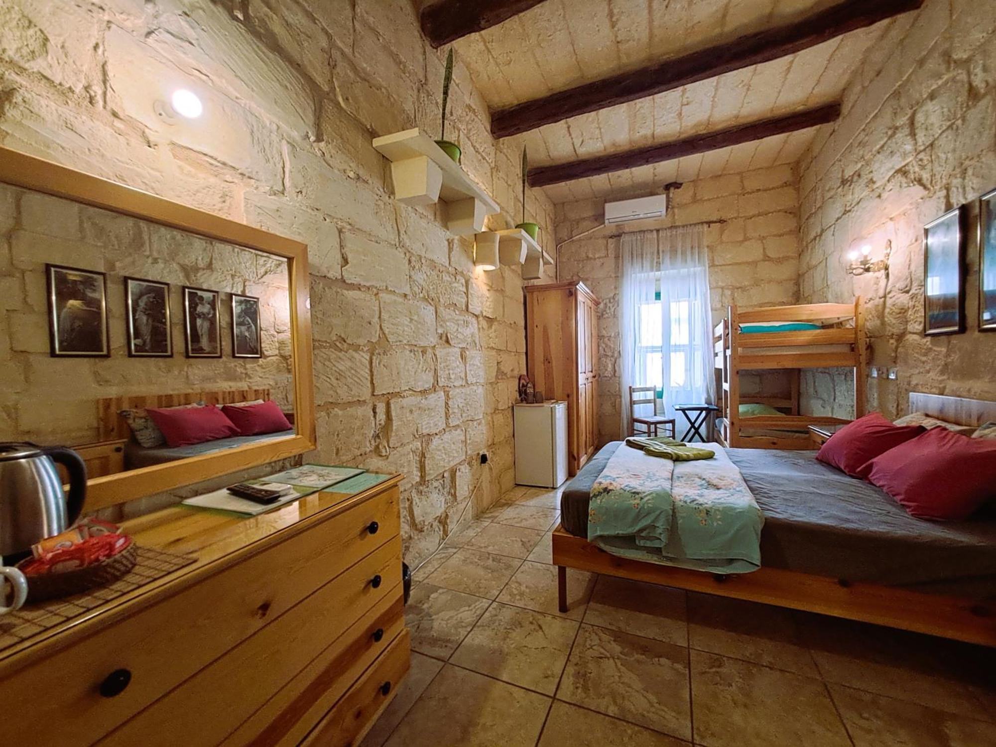 Happy & Healthy Gozo, Self-Check-In Guest House Victoria Pokoj fotografie